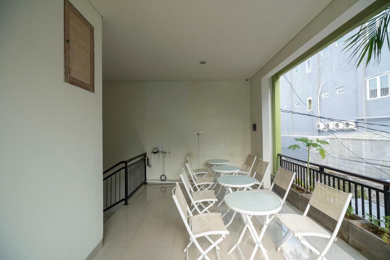 Oyo 697 Olivia Inn Denpasar Legian Exterior foto