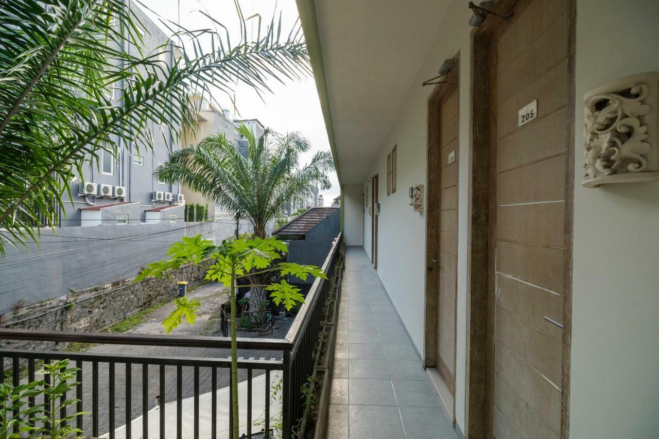 Oyo 697 Olivia Inn Denpasar Legian Exterior foto