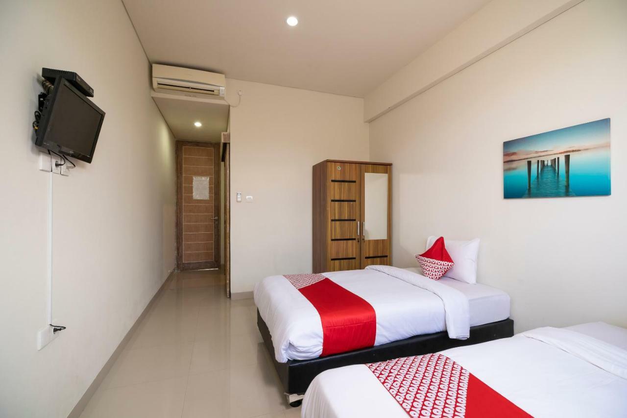 Oyo 697 Olivia Inn Denpasar Legian Exterior foto