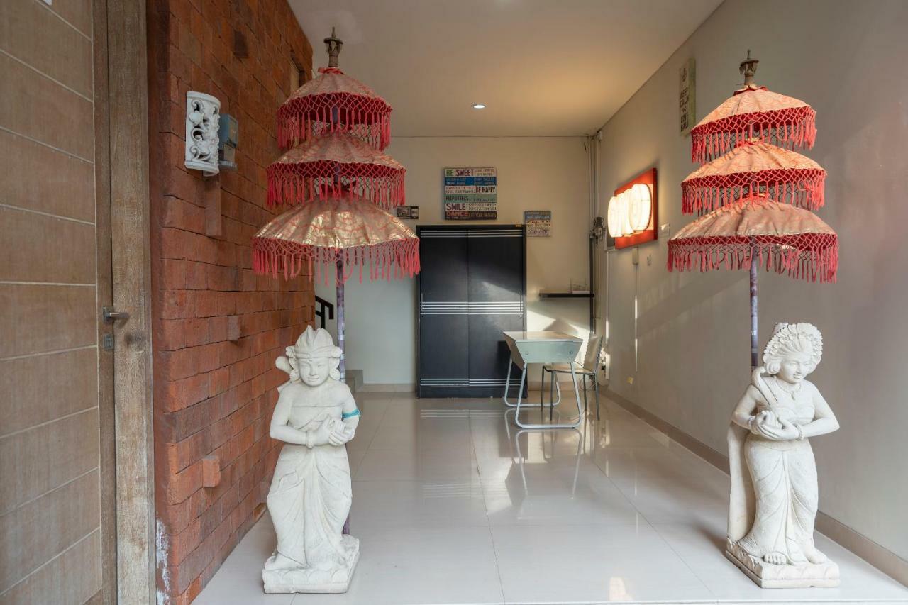 Oyo 697 Olivia Inn Denpasar Legian Exterior foto