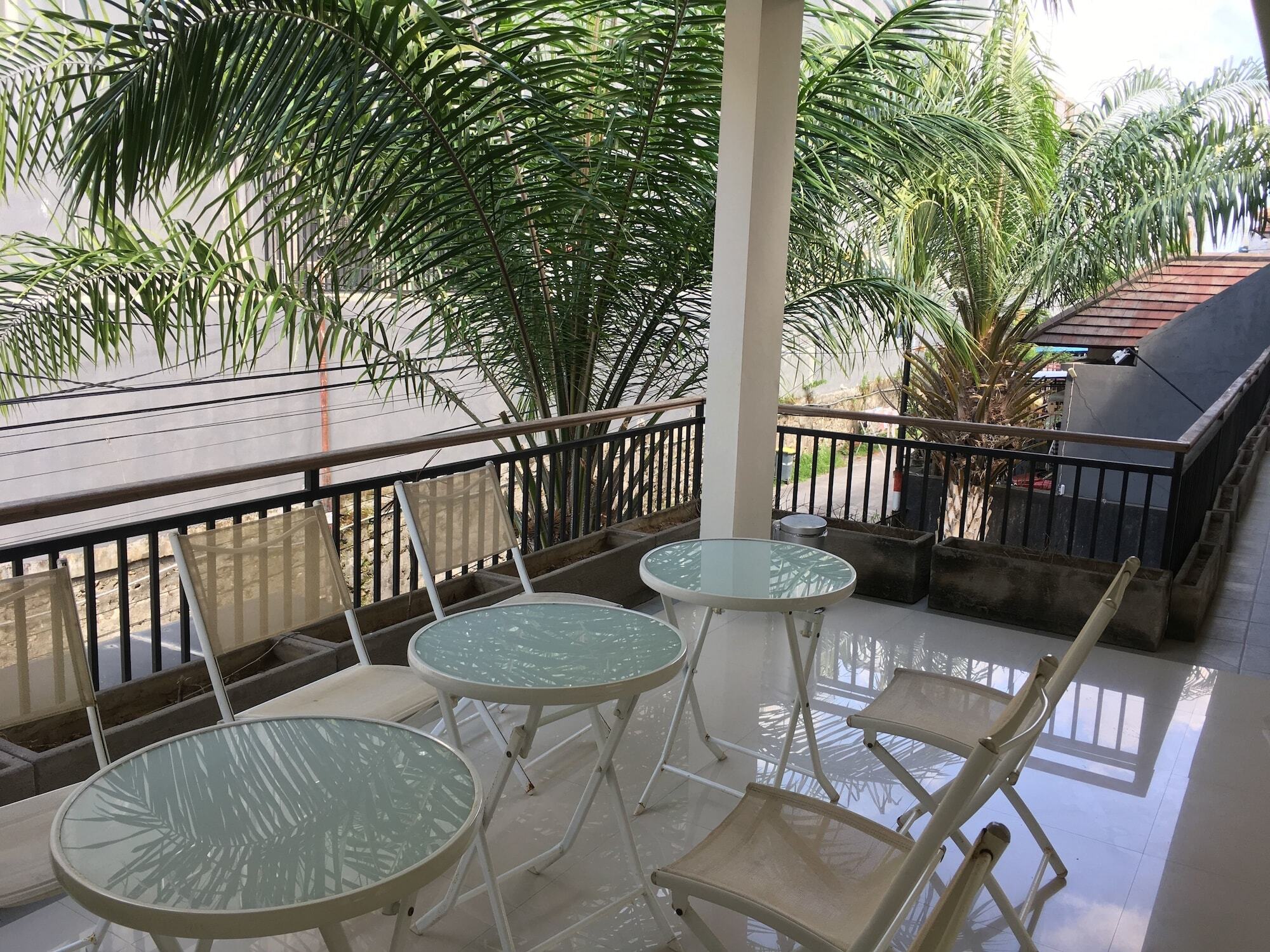 Oyo 697 Olivia Inn Denpasar Legian Exterior foto